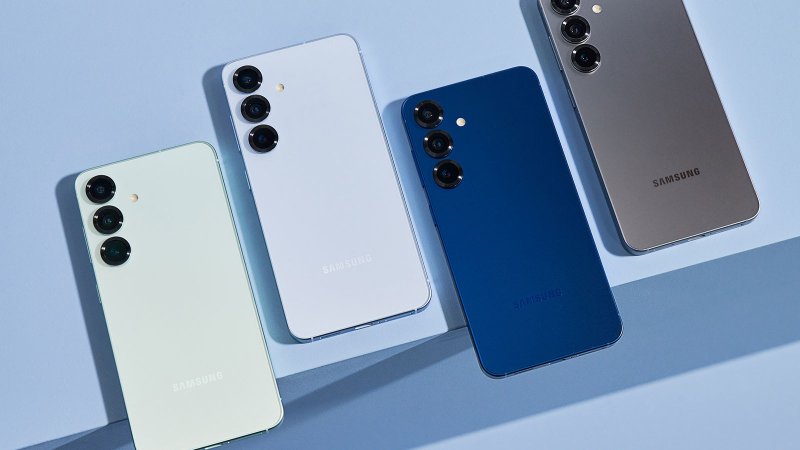  Samsung Galaxy S25+ smartphones on a blue background