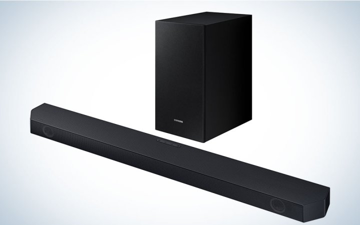  Samsung Q6CC soundbar with subwoofer on a plain background