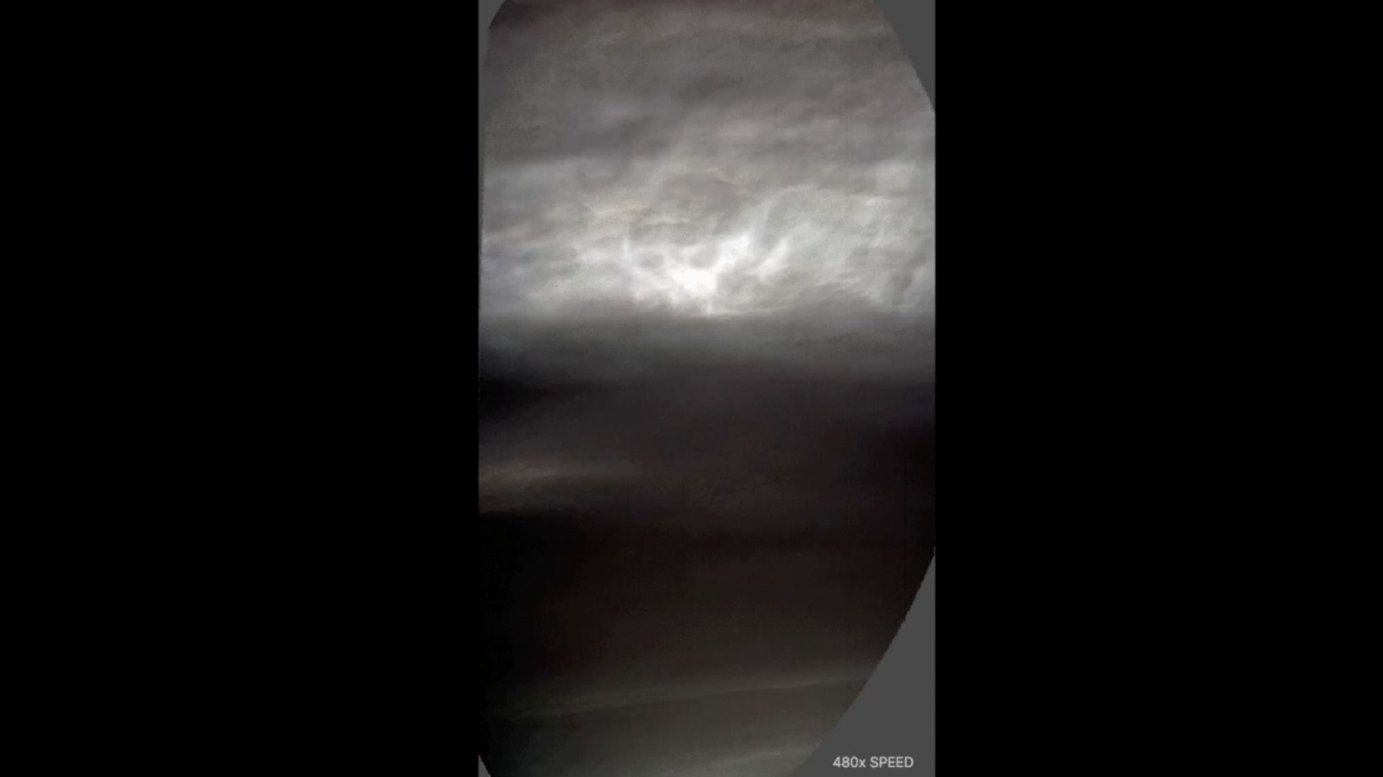 Curiosity rover spots rare shimmering clouds above Mars