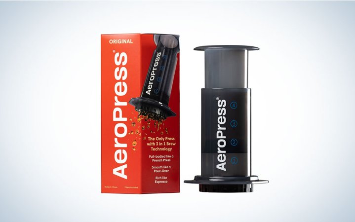  AeroPress sitting next to its box