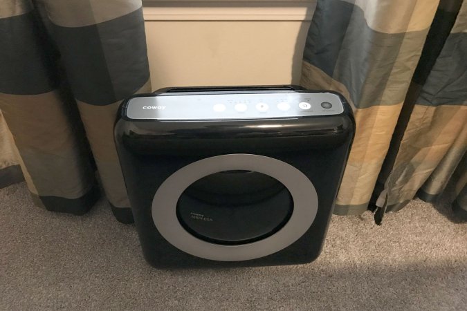  coway air purifier on a carpeted floor