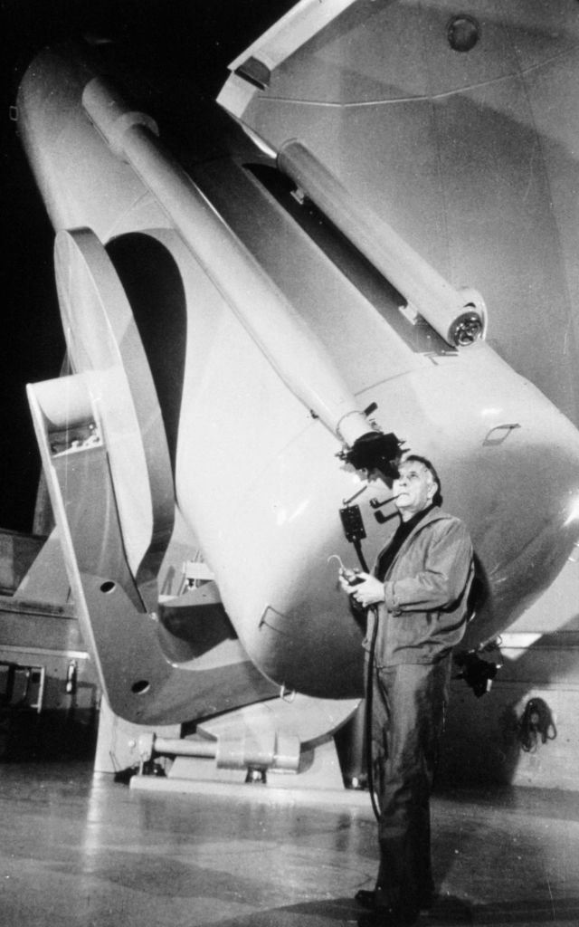 Edwin Powell Hubble (1899-1953), American astronomer, in the obsevatory. Using the powerful hooker 100 inch reflector at Mount Wilson Observatory, Powell was the first to establish that there were other galaxies beyond our own. He also discovered the 'red shift' of the light from these distant galaxies, proving that the Universe is expanding, which he expressed mathematically as the Hubble Constant. Courtesy Astronomical Society of the Pacific (Photo by Ann Ronan Pictures/Print Collector/Getty Images)