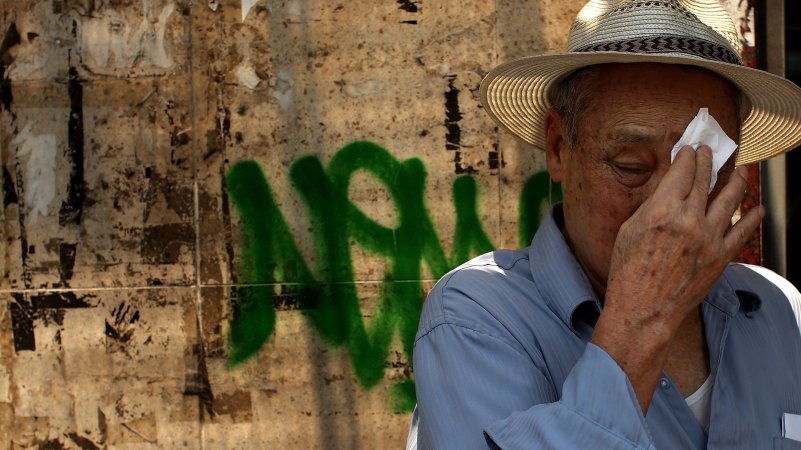 A man wipes sweat from his face July 10, 2007 in New York City. New York City is experiencing a second day of a heat wave with temperatures in the upper 90`s and uncomfortable humidity levels. (Photo by Spencer Platt/Getty Images)